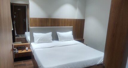 Hotel Star Avenue Room Type - Deluxe room