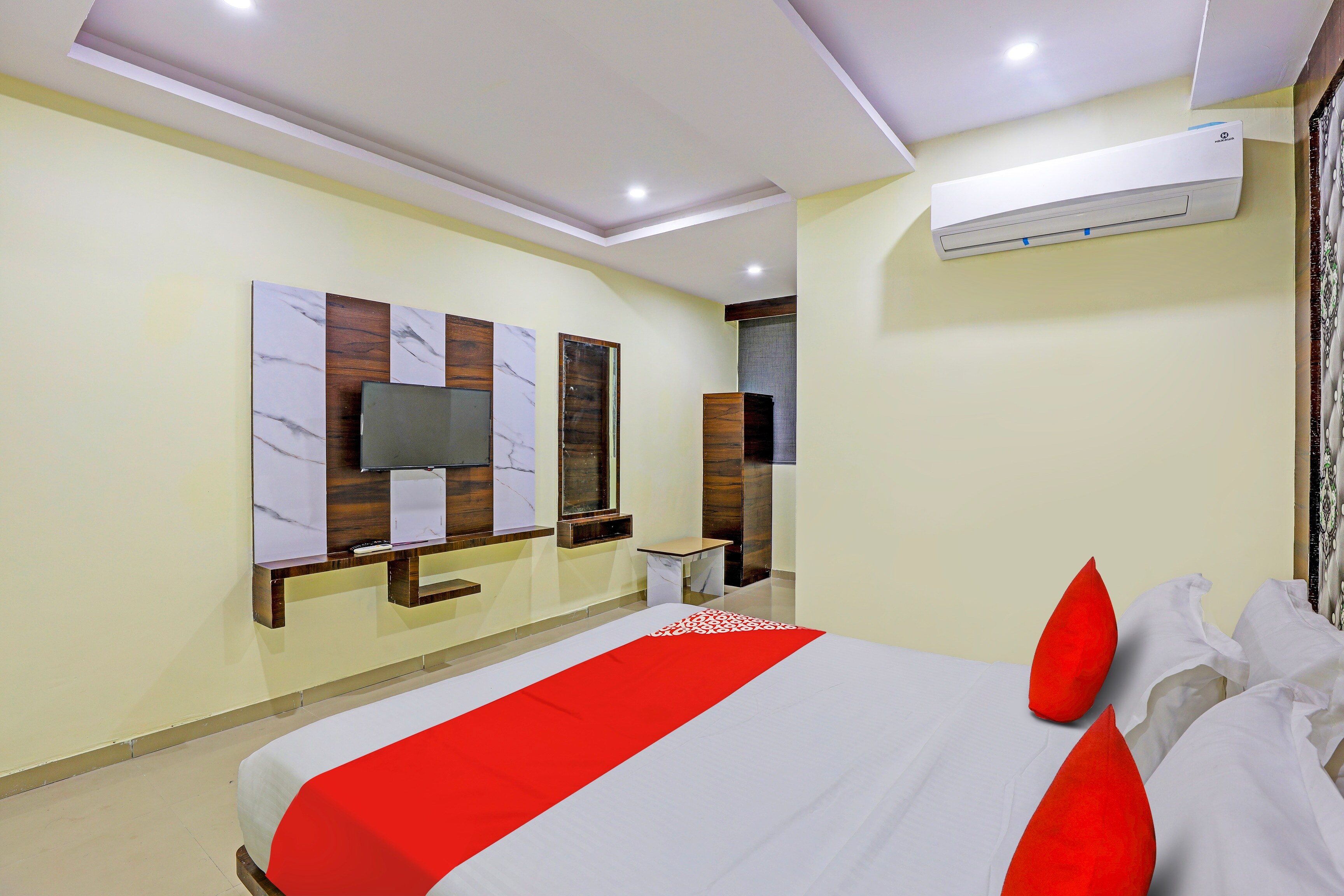 Hotel O Golden Near Haroni Road - Tap to explore photos