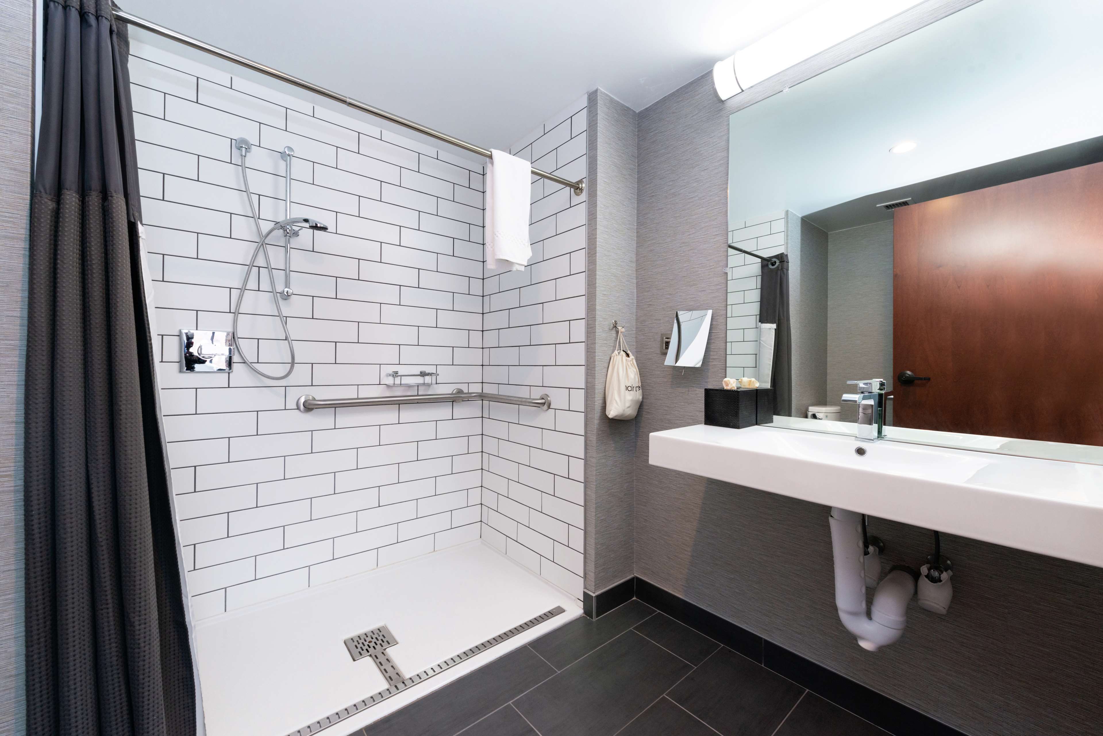 Joinery Hotel Pittsburgh, Curio Collection by Hilton - Tap to explore photos
