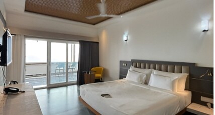 VENGA SEACLIFF RESORT Room Type - Sea view King Bedroom With Terrace with Balcony