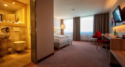 Best Western Hotel Erfurt-Apfelstaedt Room Type - 1 Double Bed, Junior Suite, Air-Conditioned, Cozy Sitting Corner, Bathtub, Free W-Lan, Coffee And Te Best Western Hotel Erfurt-Apfelstaedt Room Type - 1 Double Bed, Junior Suite, Air-Conditioned, Cozy Sitting Corner, Bathtub, Free W-Lan, Coffee And Te