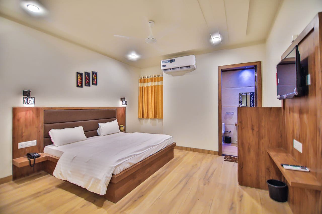 Hotel shyam inn - Tap to explore photos