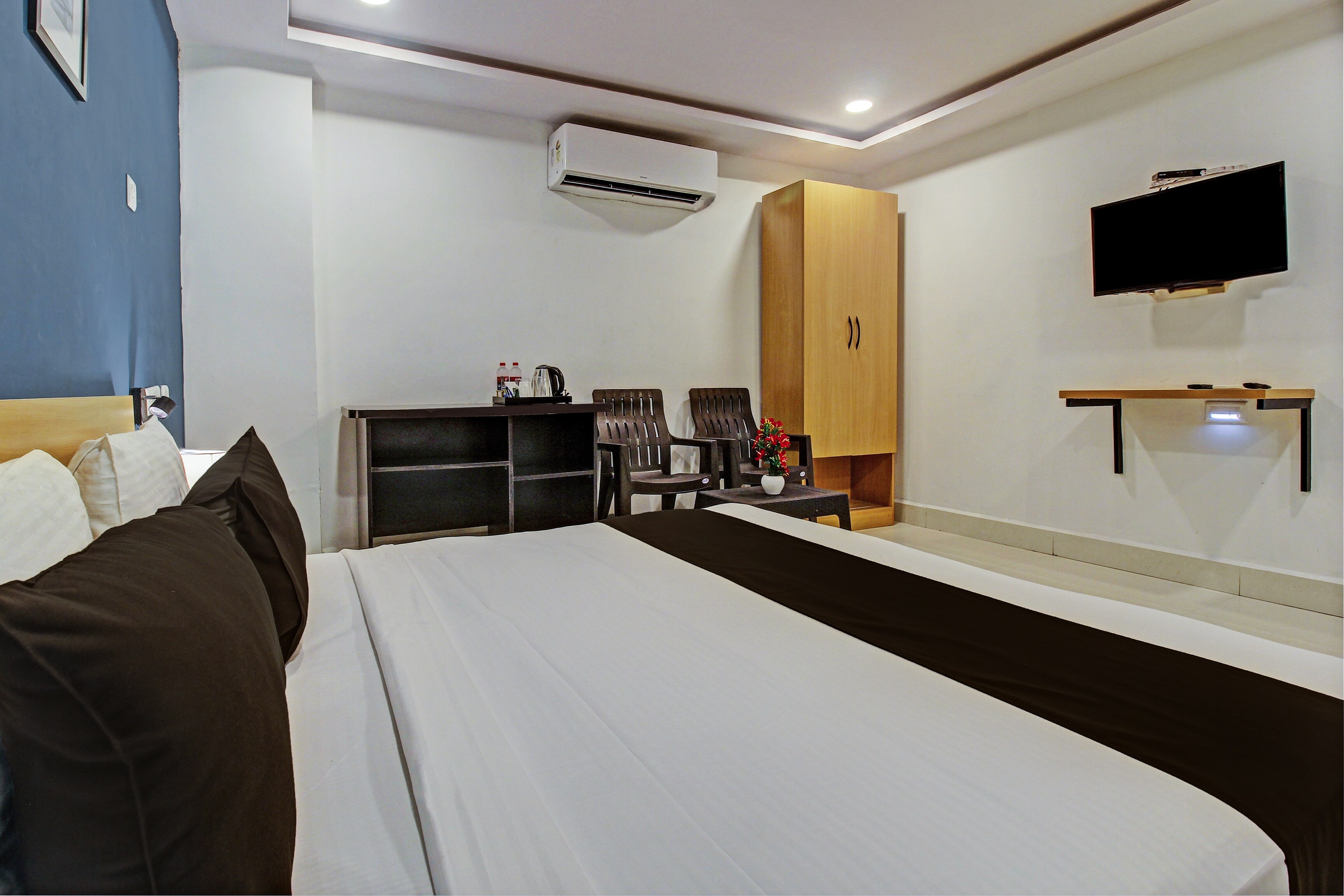 Hotel O Qualia Miyapur - Tap to explore photos