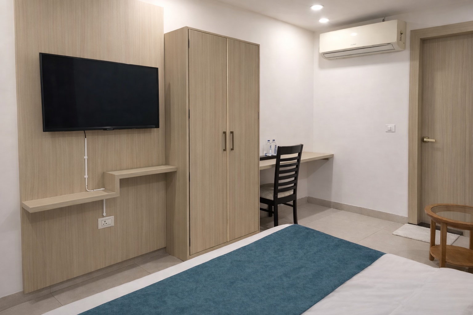 Hotel Cloud Suites Delhi Airport - Tap to explore photos