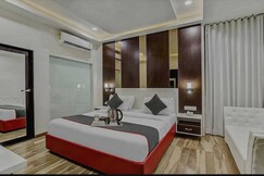 Hotel O Raas Near Peera garhi Metro Station