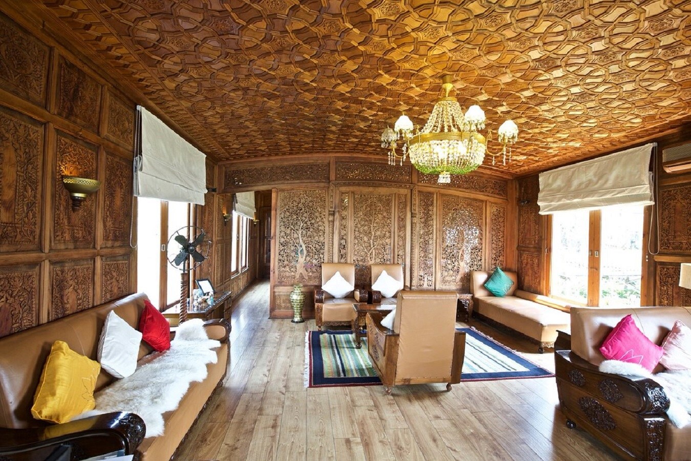 Sukoon Houseboat - Tap to explore photos