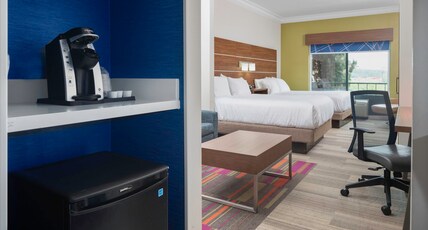 Holiday Inn Express Hotel & Suites Macon-West Room Type - 2 Queen Suite