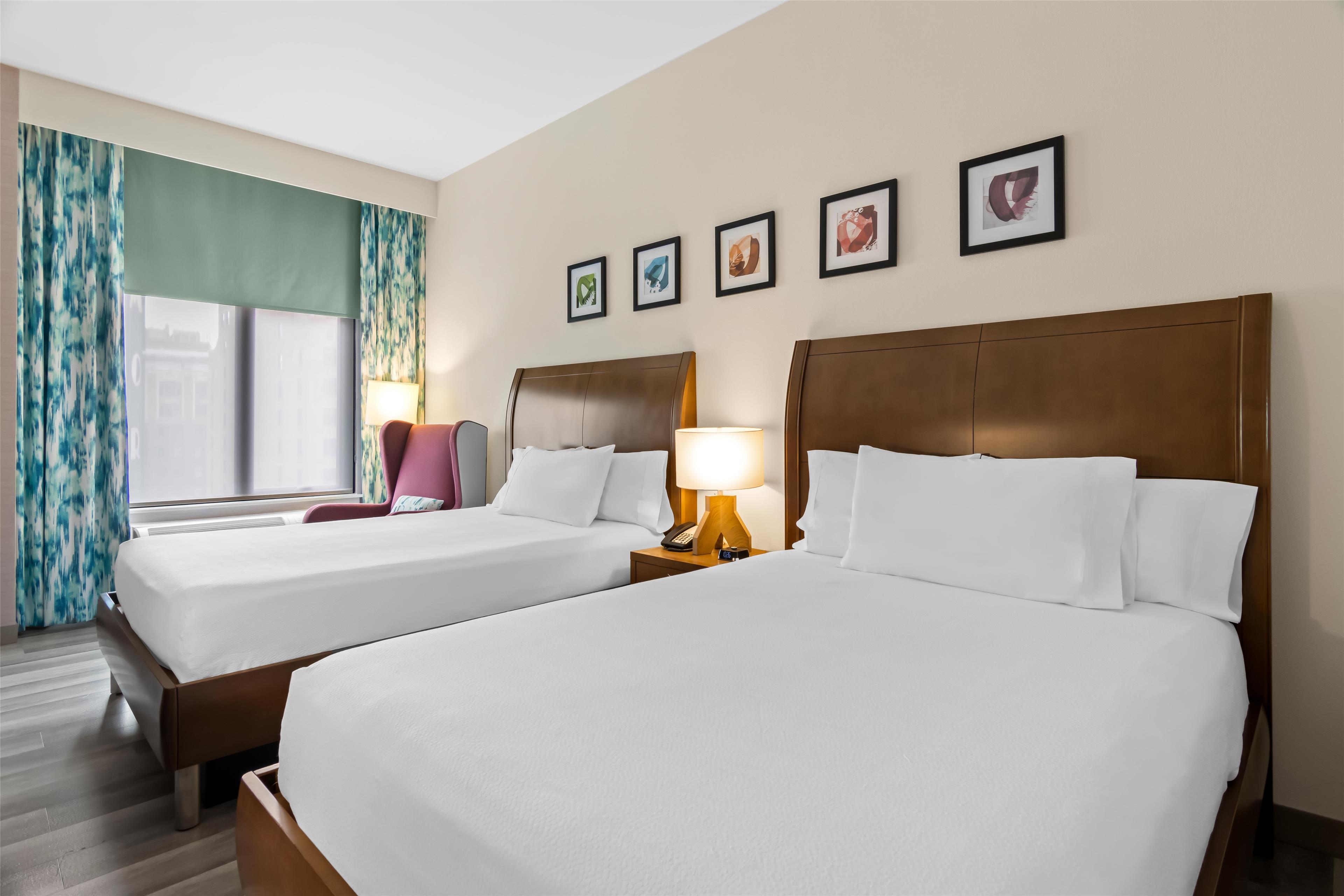 Hilton Garden Inn Chicago Downtown Riverwalk - Tap to explore photos
