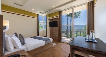 Echor Alpine Meadows Khajjiar Dalhousie Room Type - Deluxe Family Room with Balcony (Valley View)