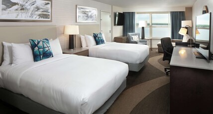 Hilton Madison Monona Terrace Room Type - 2 QUEEN DELUXE LV SOFABED