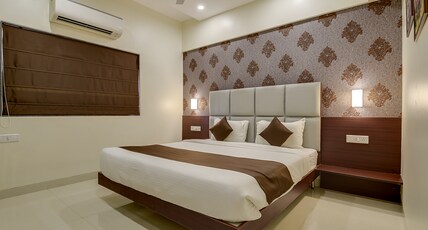 MAGNUS SQUARE - Business Hotel Room Type - Deluxe King Bed Room