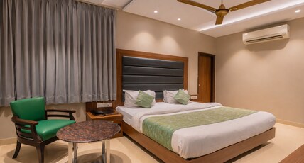 Hotel Amritsar International Room Type - Super Deluxe Room with Work Desk