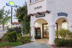 Days Inn by Wyndham Castaic Six Flags Magic Mountain