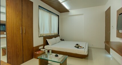 Hotel Pallav Room Type - DELUXE ROOM