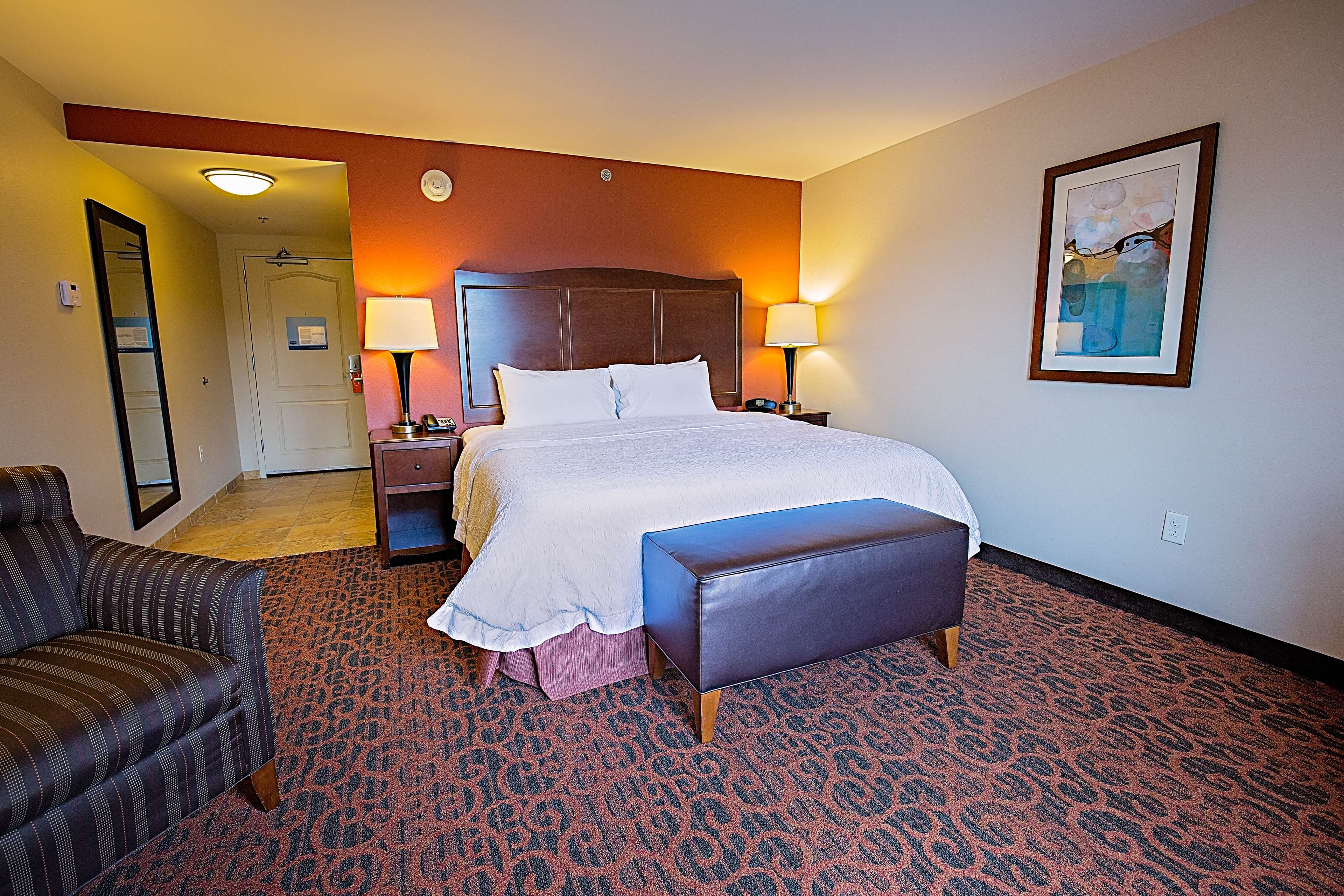 Hampton Inn and Suites Jacksonville - Tap to explore photos