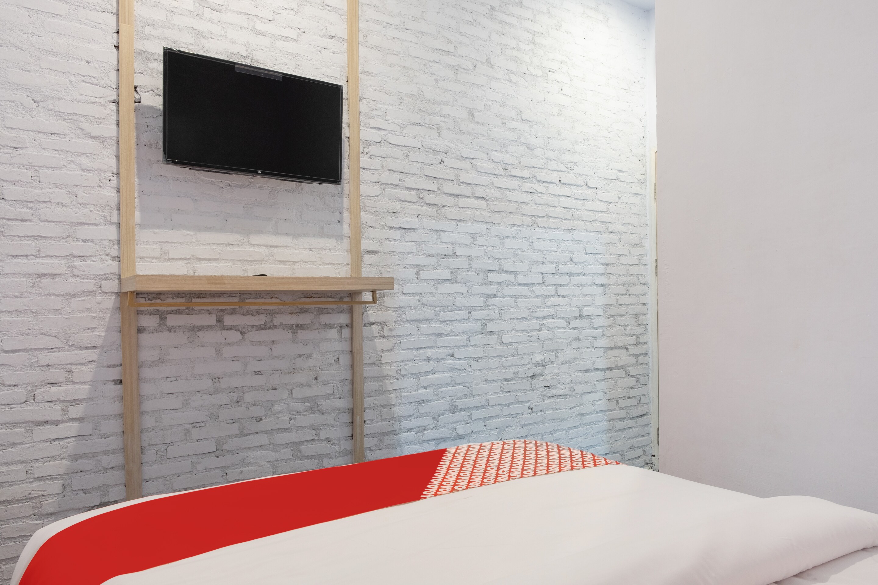 Hotel O Theodore Homestay - Tap to explore photos