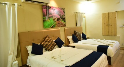 HOTEL TOPPERS CORNER Room Type - Family Four Bed Ac Room