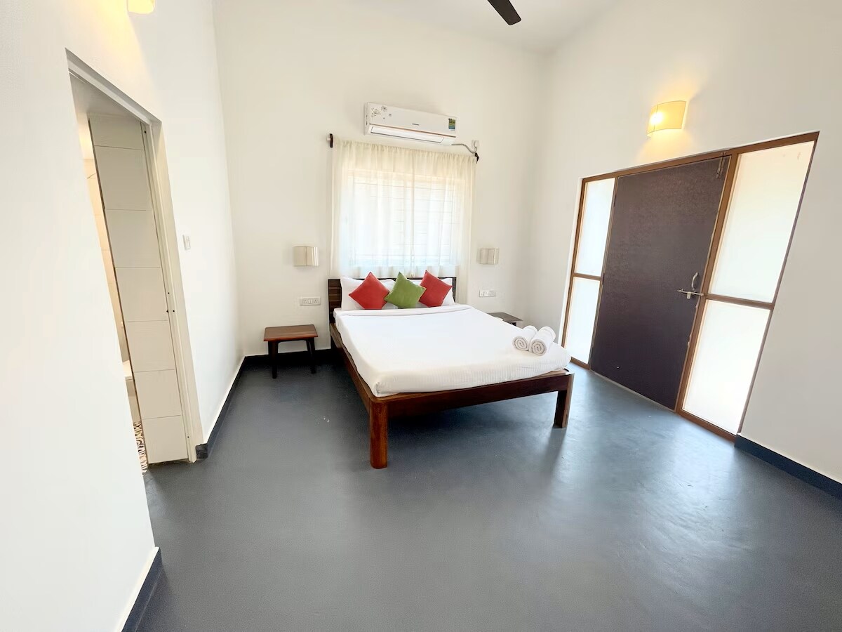 Beautiful 4 Bedroom Villa close to Candolim beach - Tap to explore photos