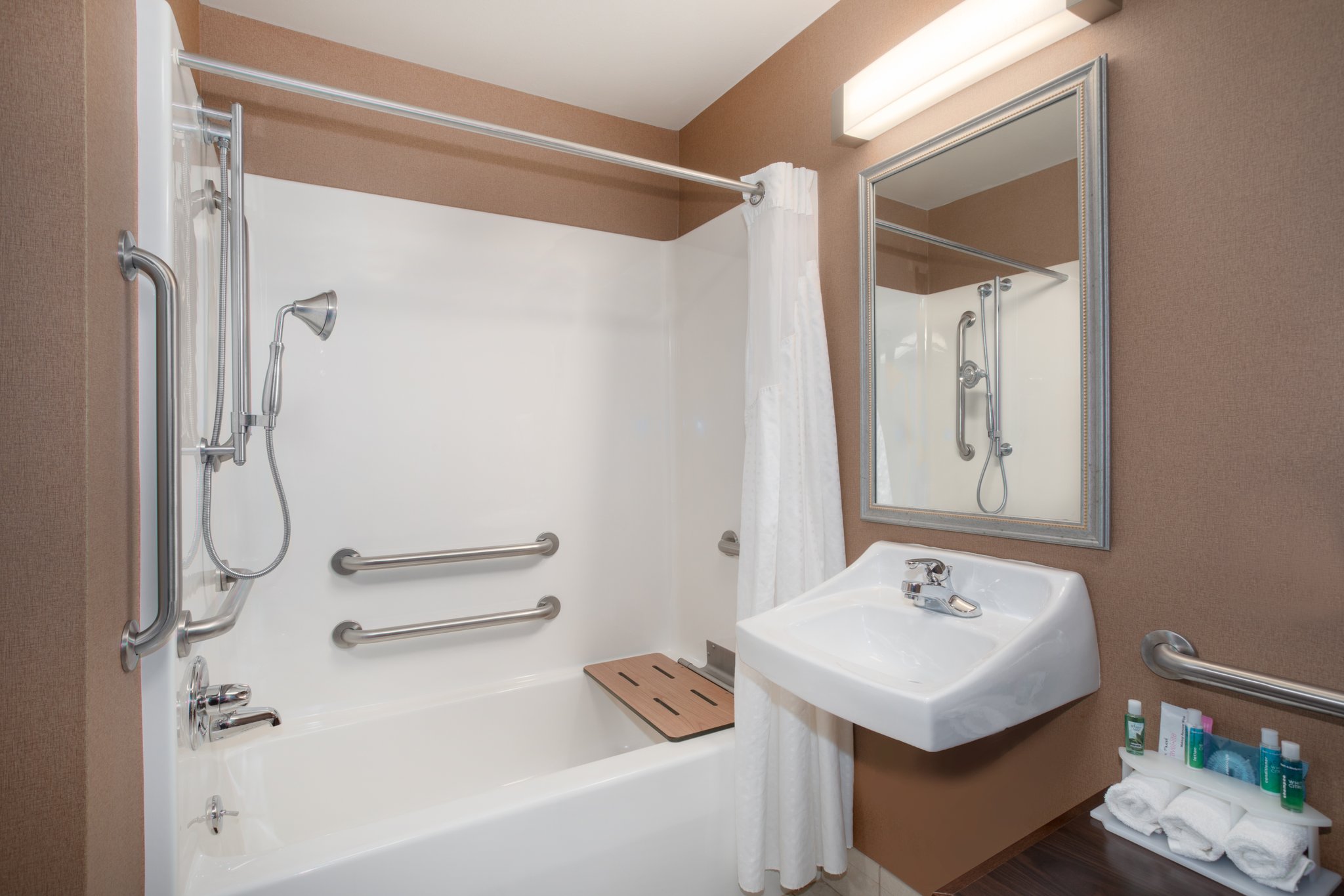 Holiday Inn Express & Suites YANKTON - Tap to explore photos