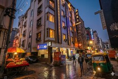 Hotel Suzi International 2 Min Walk From New Delhi Railway Station