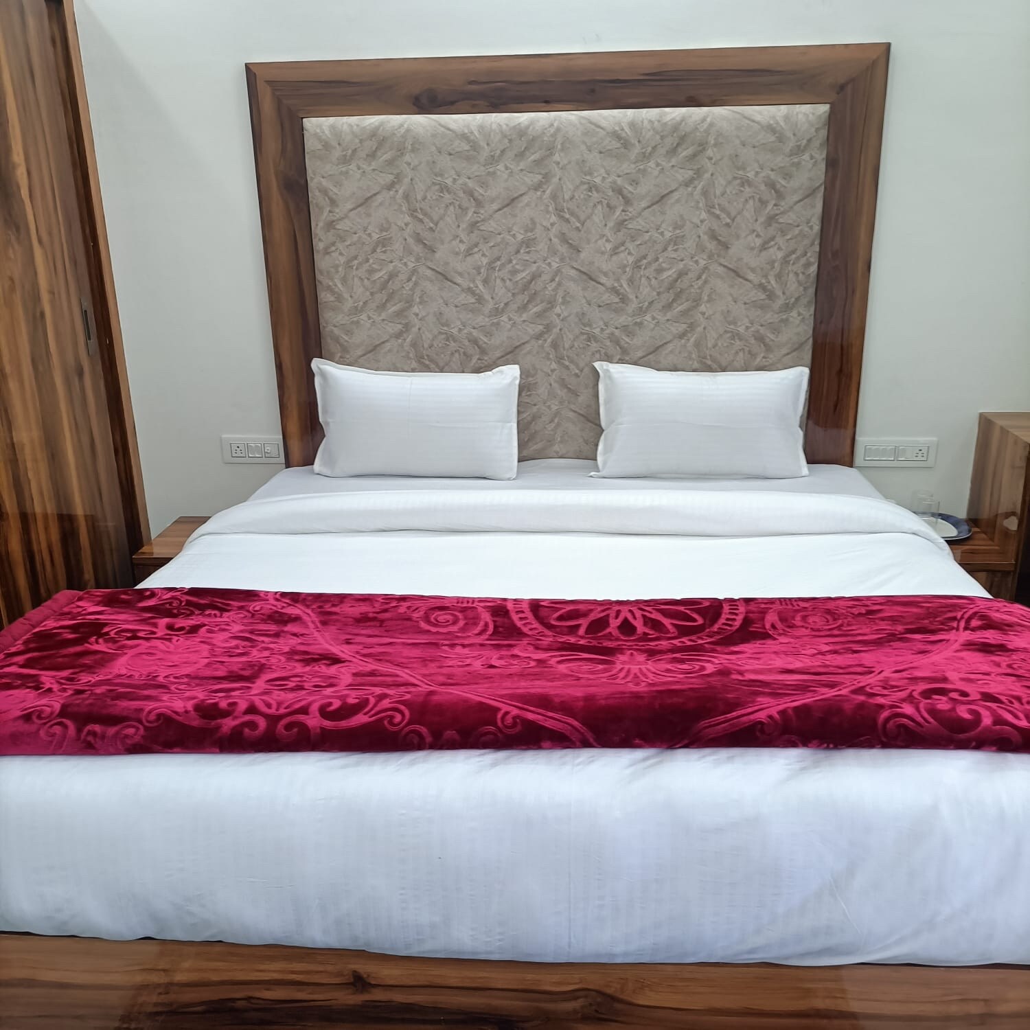 HEERA LODGE Bed Breakfast & You - Tap to explore photos