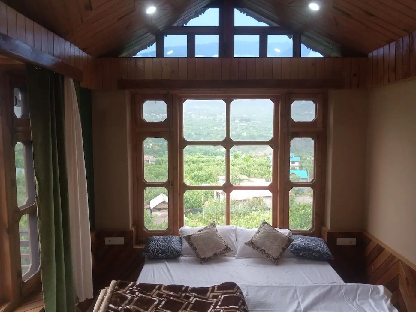 River Stone Villa & Home Stay - Tap to explore photos