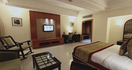 Hotel Shivalikview Room Type - DELUXE Double Bed Hotel Shivalikview Room Type - DELUXE Double Bed