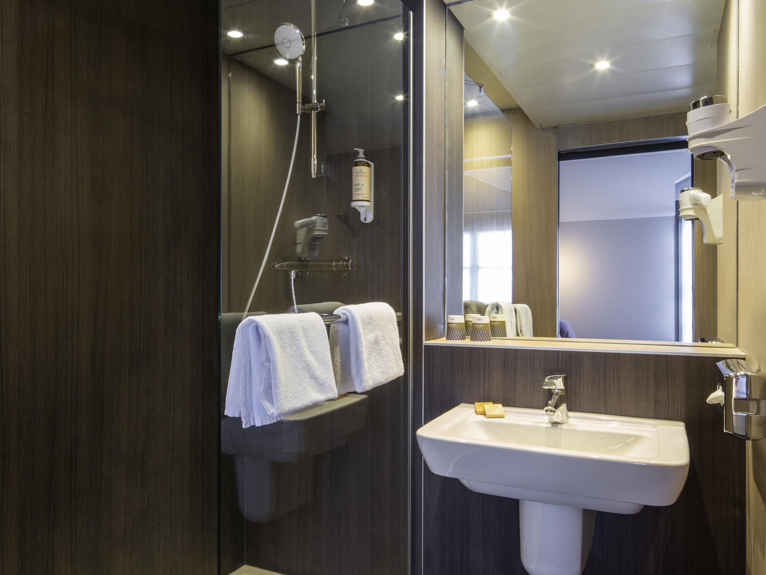 Mercure Versailles Chateau - Tap to explore photos