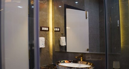 Hotel Y Palace Room Type - SUITE