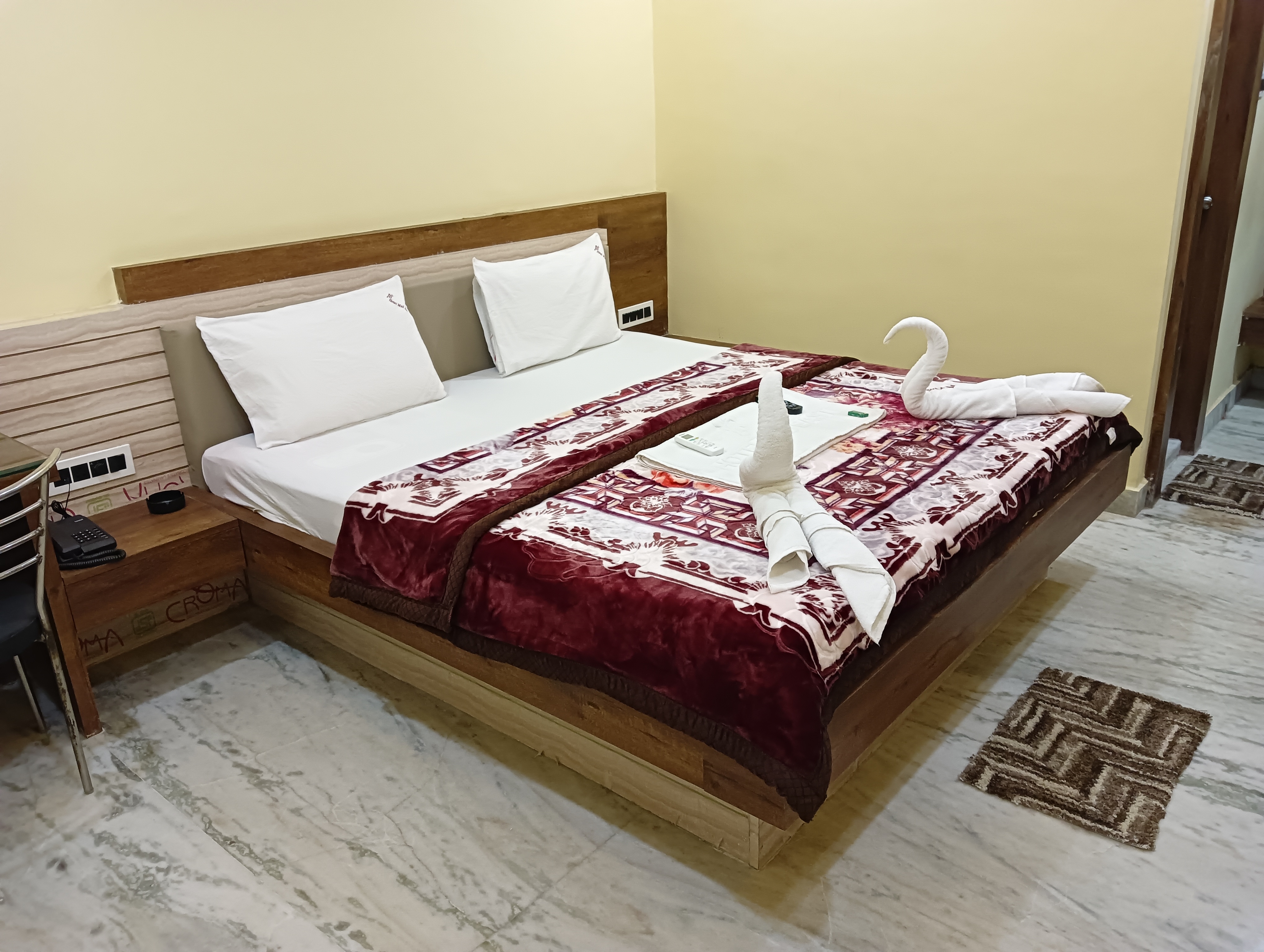 Hotel Mideast - Tap to explore photos