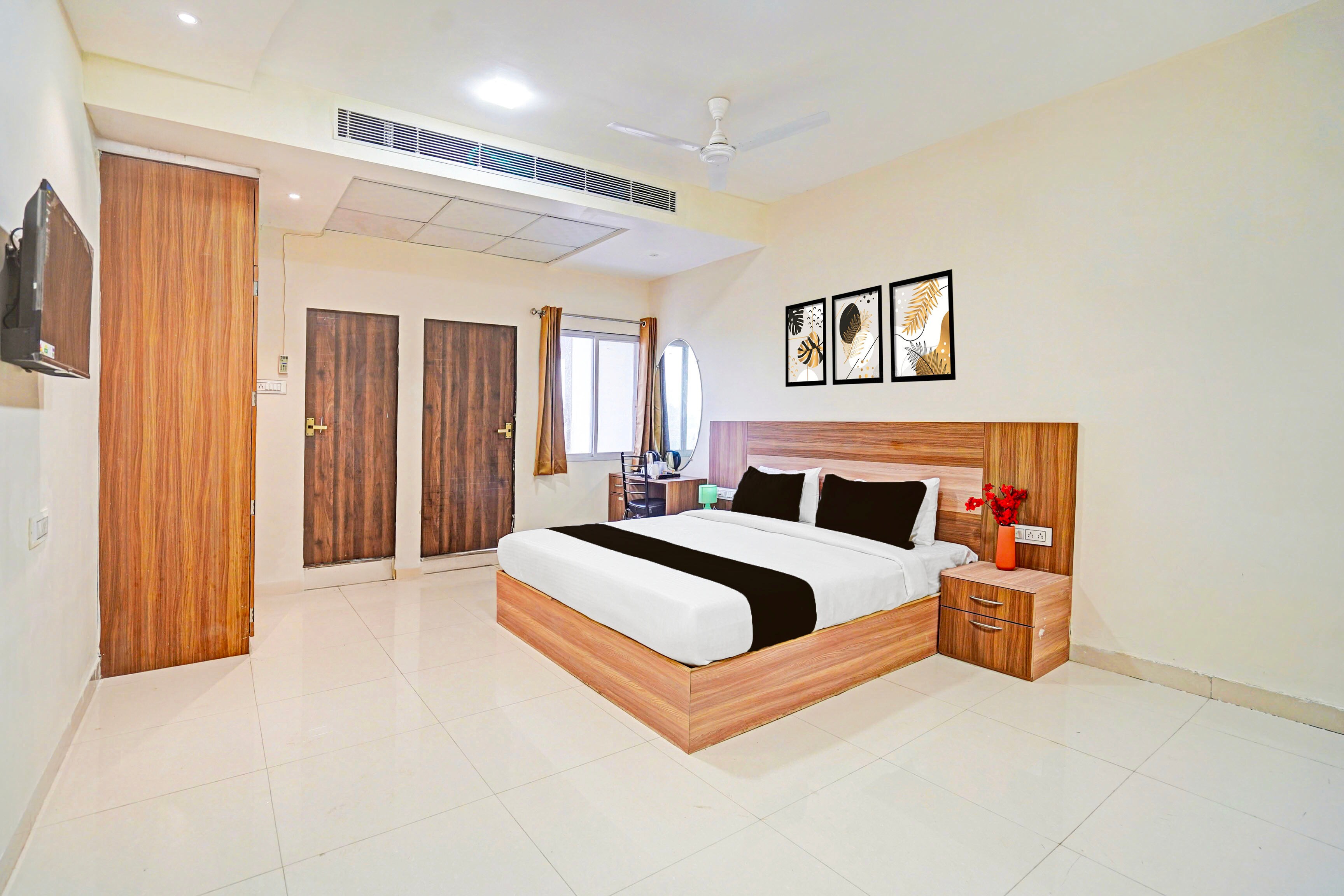 Super Hotel O Kalpi Road Formerly Hotel Gajanand - Tap to explore photos
