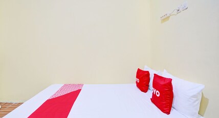 OYO Life 92920 Rumah Kost Azca Room Type - Monthly standard Double Room