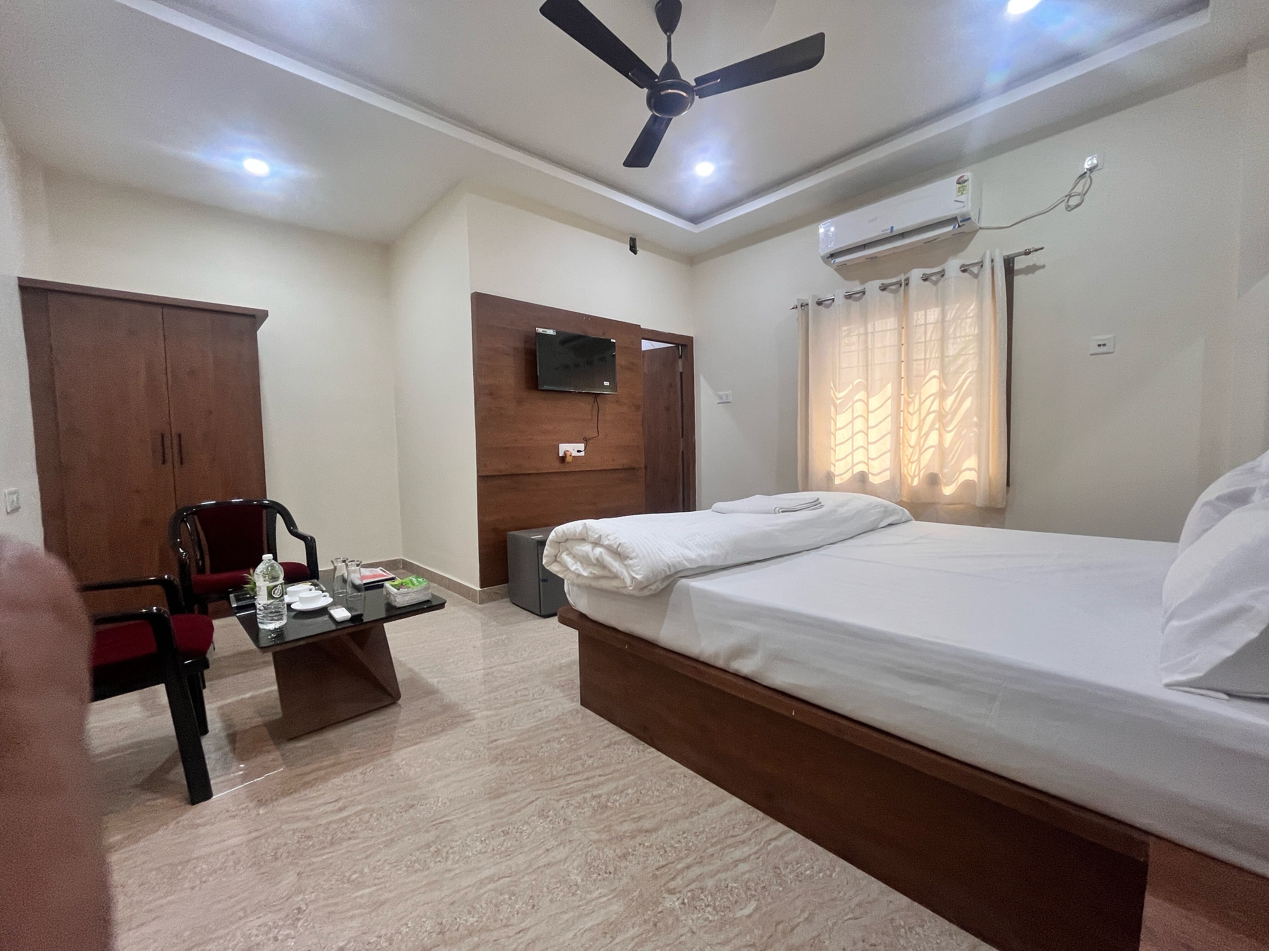Hotel O Deepak Inn - Tap to explore photos