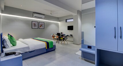 HOTEL COMFORT INN Room Type - Delxue Room with balcony