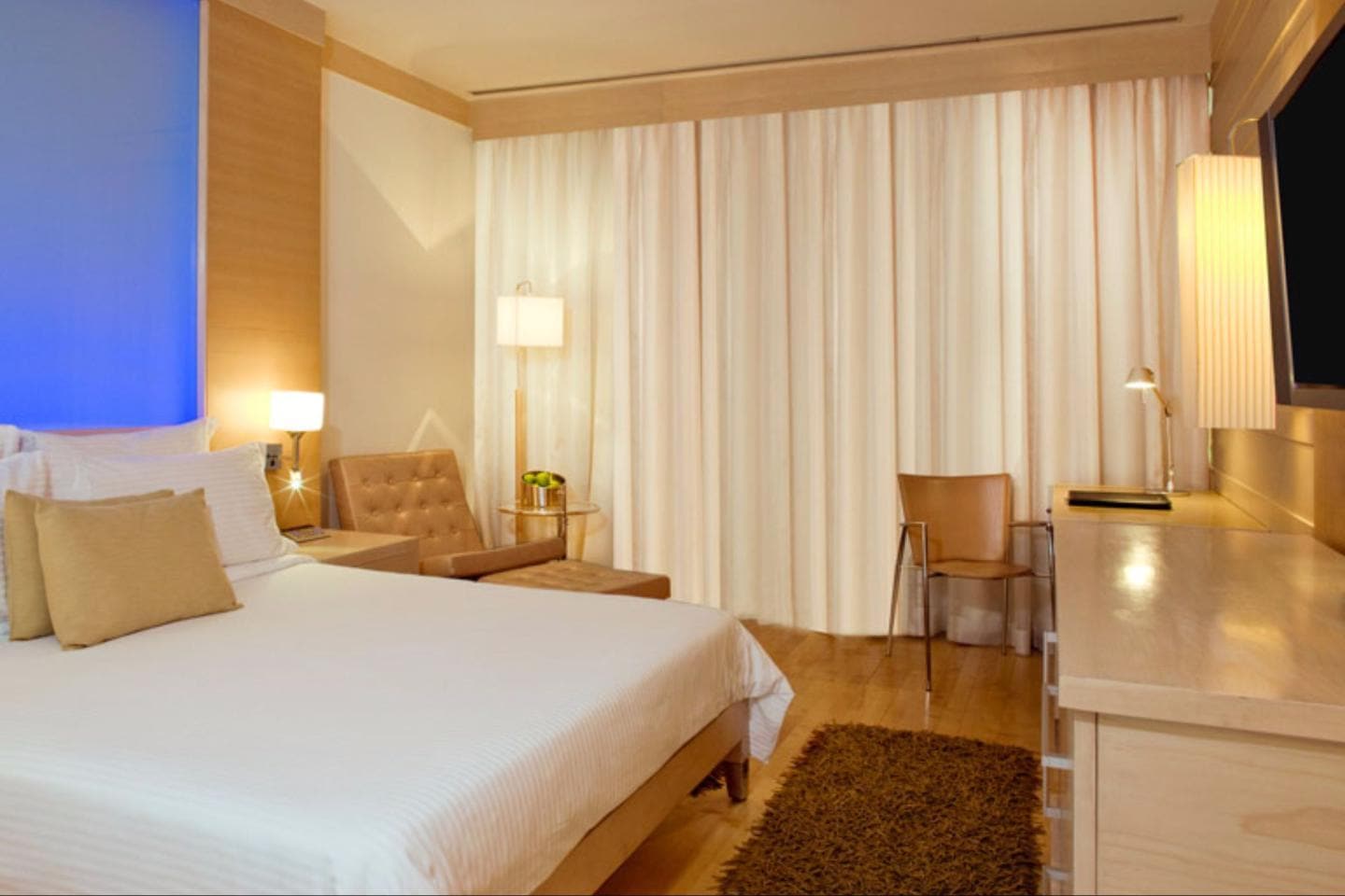 Le Meridien Delhi - Tap to explore photos