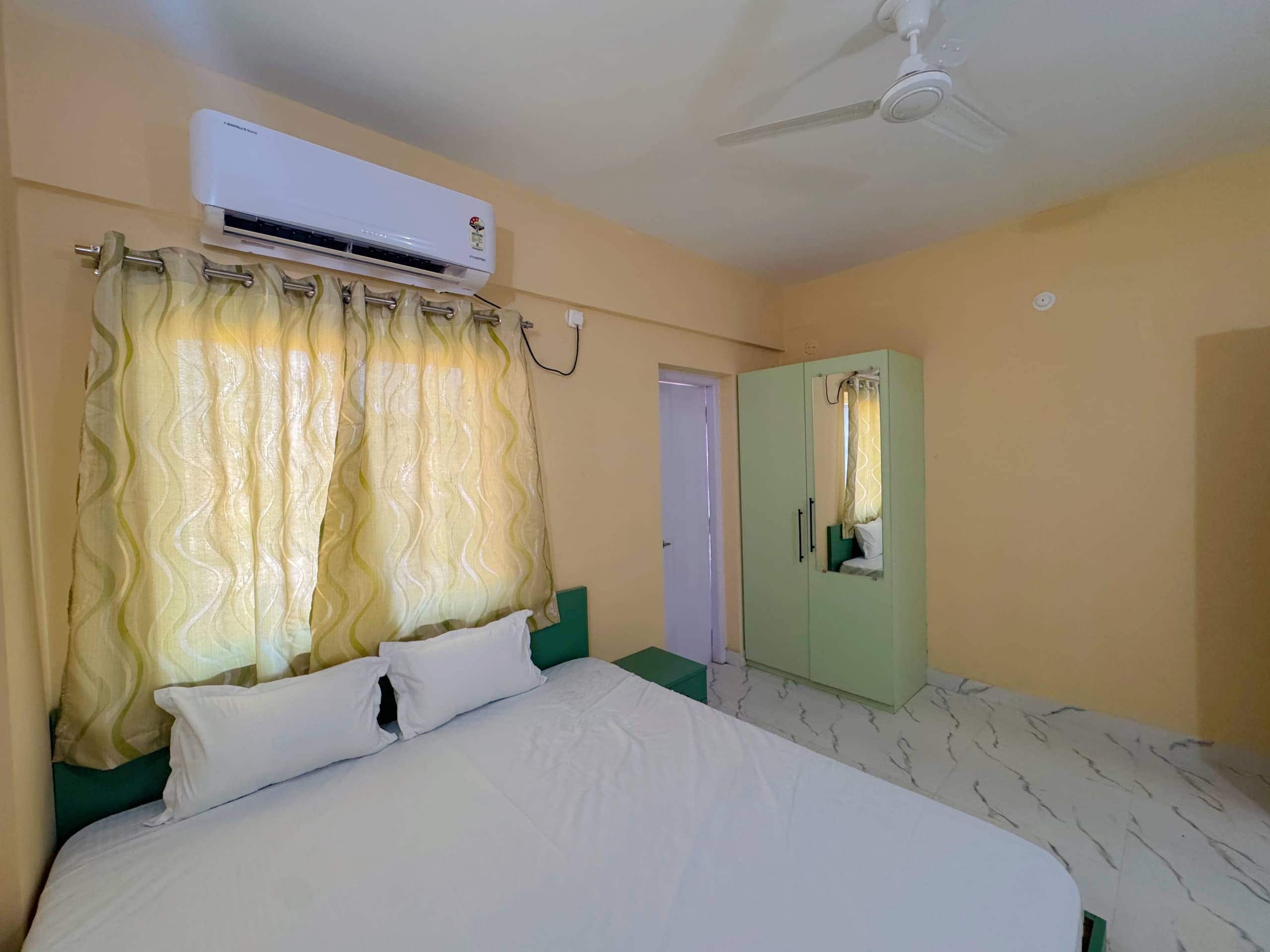 Modern 2BHK Flat in Midtown Prime Location 401 - Tap to explore photos