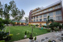Alwar Vanyaevilas ( A Luxury Boutique Resort )