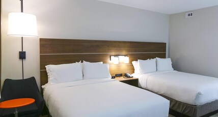 Holiday Inn Express & Suites Houston IAH - Beltway 8 Room Type - 2 Queen Beds Standard Comm Accessible