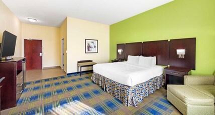 Best Western Plus Pratt Room Type - 1 King Bed, Mobility Accessible, Roll In Shower, Non-Smoking, Full Breakfast