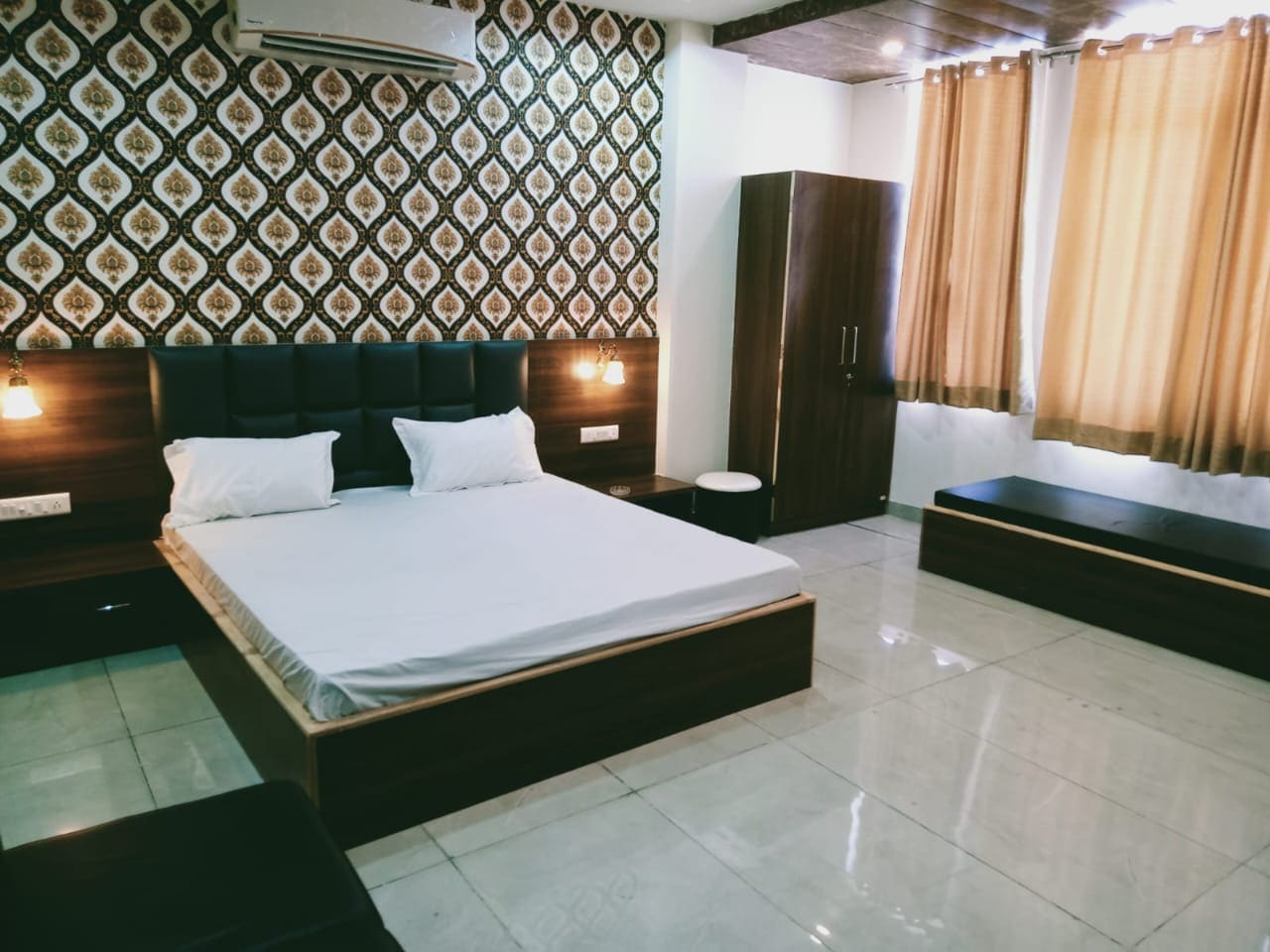 Hotel Nandini - Tap to explore photos