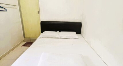 Collection O Near Taiping Mall Formerly Axis Hotel Room Type - Deluxe Queen