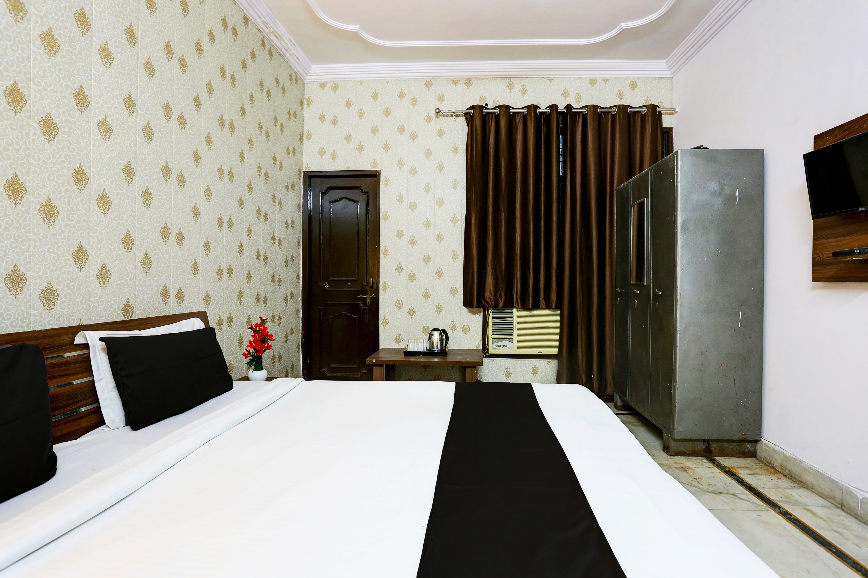 Hotel O Gharaunda - Tap to explore photos