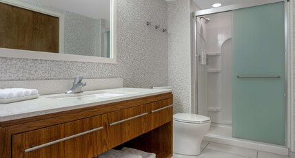 Home2 Suites by Hilton Gainesville Room Type - 2 QN ACC TUB STUDIO NS