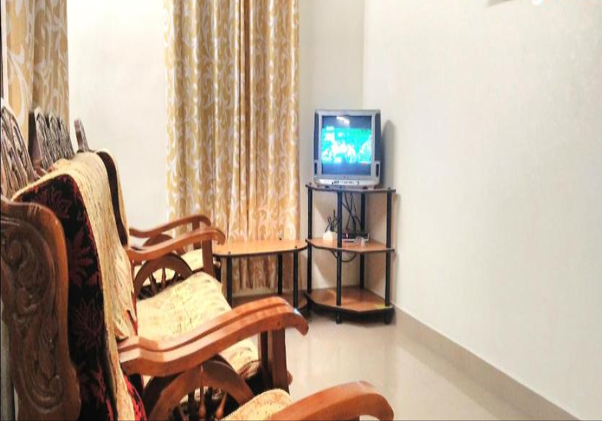 Leeland Homestay - Tap to explore photos