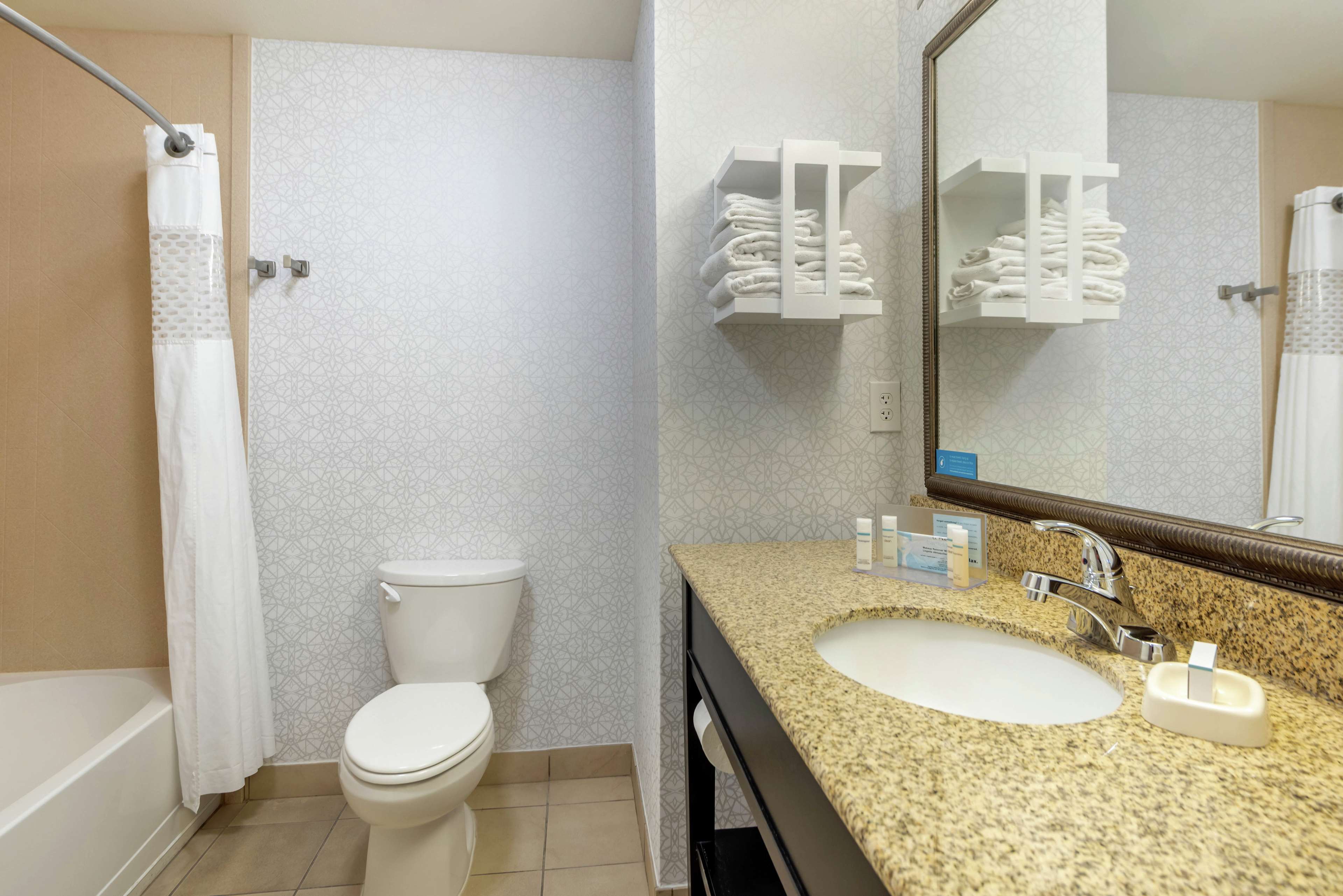 HAMPTON INN ALAMOSA CO - Tap to explore photos