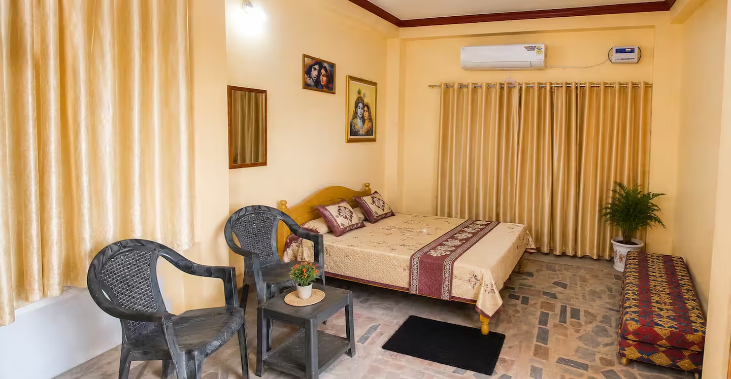 Shiv Ashray Homestay - 3 Minute from Gwalior Fort - Tap to explore photos