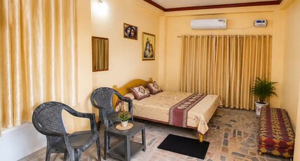 Shiv Ashray Homestay - 3 Minute from Gwalior Fort Room Type - Shiv Ashray Homestay Bedroom