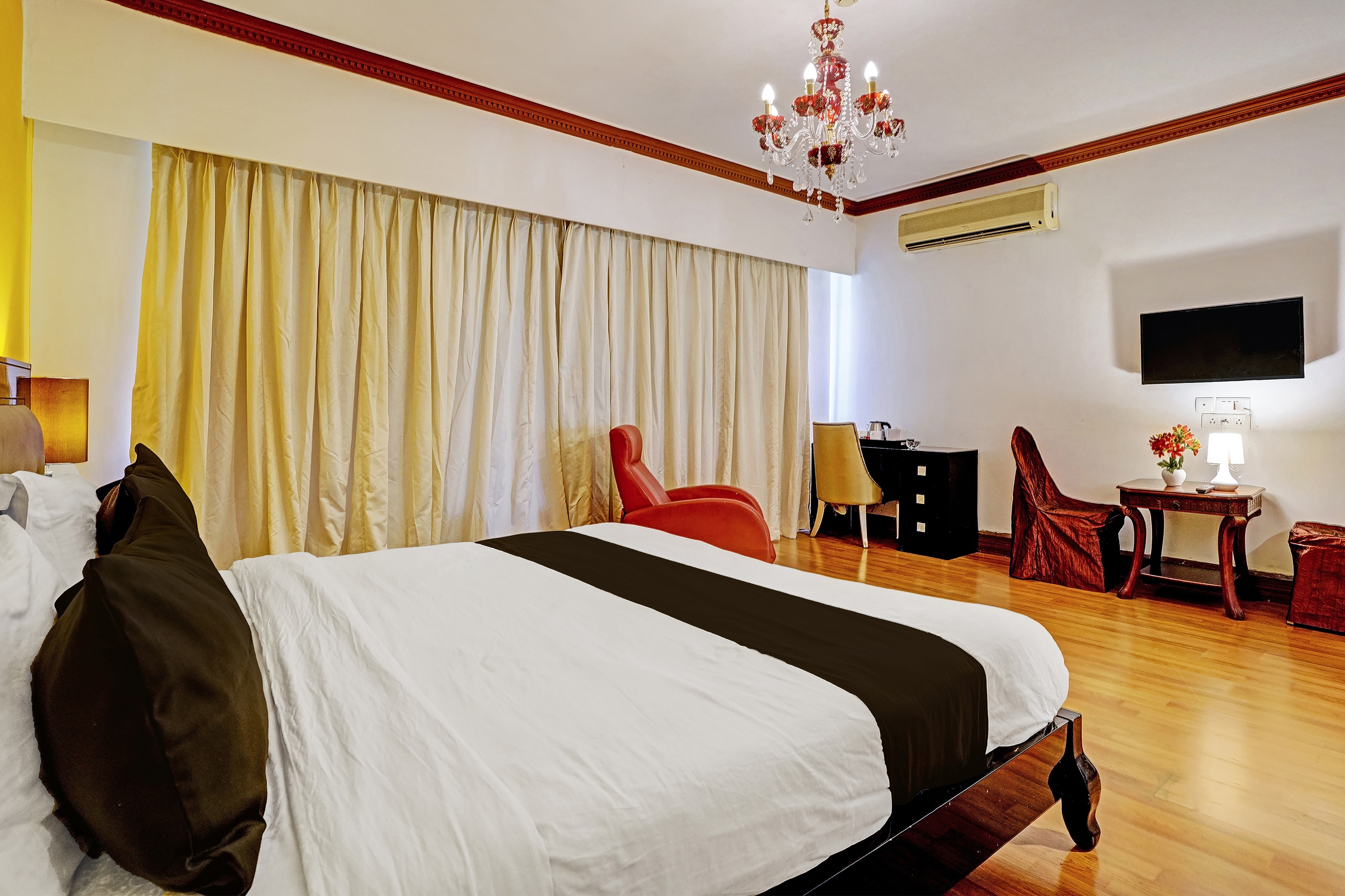 Townhouse Royal Palms Hotel - Rose Collection - Tap to explore photos