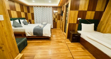 Hotel Mandala Room Type - Triple Bed Luxury Room