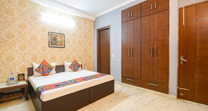 FabHotel Red Flag Room Type - Deluxe Room